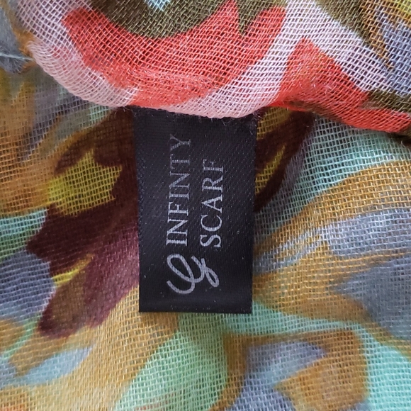 Green butterfly scarf - Picture 4 of 4